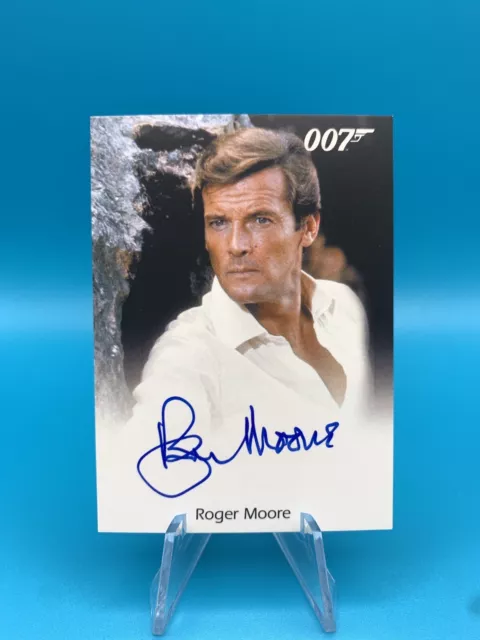 2014 Rittenhouse James Bond 007 Roger Moore Full Bleed Autograph (RARE)