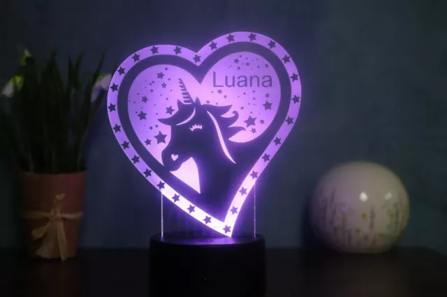 Personalisierte Einhorn Lampe, Wunschgravur, Nachtlicht Tischlampe für Mädchen