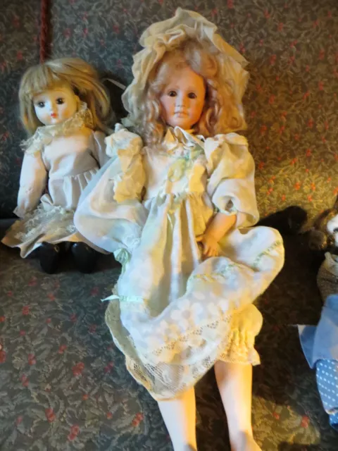 5 große  antike Porzellan- Puppen Konvolut mit toller Kleidung 3