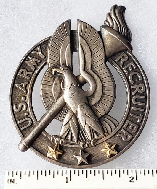 INSIGNE ÉPINGLE SOVIÉTIQUE URSS "1 satellite orbite terrestre" 1957