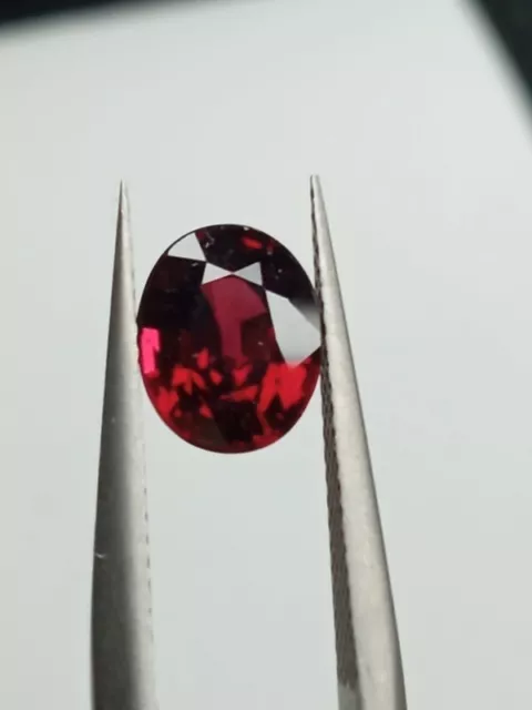 Granato Rodholite rosso sangue 1.80ct naturale