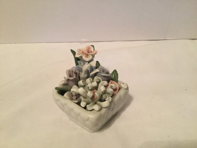 1992 Summit Exclusive Ceramic White Basket With Rose/Lavendar Flowers 2" X 2" 