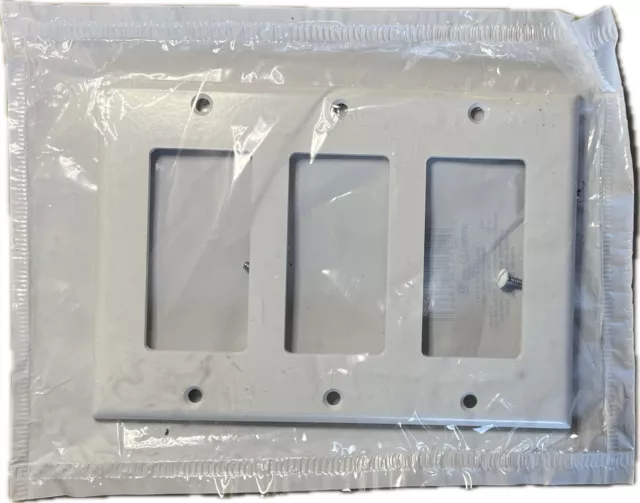 Leviton Device Wallplate Plastic 3-Gang 17.25" x 10.5" x 7.62" R52-80411-W