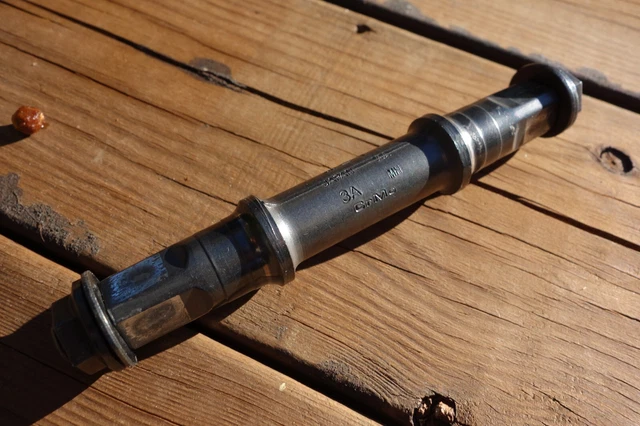 ULTIMAX BOTTOM BRACKET AXLE 1.37x24 - Axe de pedalier 115mm