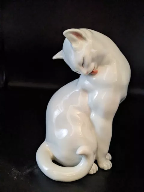 Vintage Austria Augarten Wien Blanc de Chine Porcelain Cat Figurine 1674S Rare