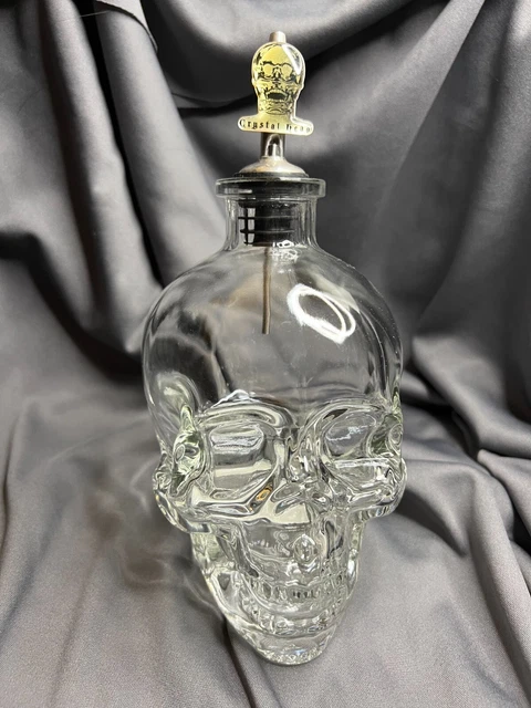 CRYSTAL HEAD VODKA Glass Skull Empty Bottle 750ML w/Crystal Head Pour Spout CRYSTAL HEAD VODKA Glass Skull Empty Bottle 750ML w/Crystal Head Pour Spout