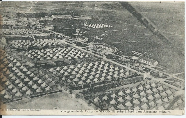 CPA 02 - Vue generale du camp de sissonne, prise à bord d'un Aéroplane militaire