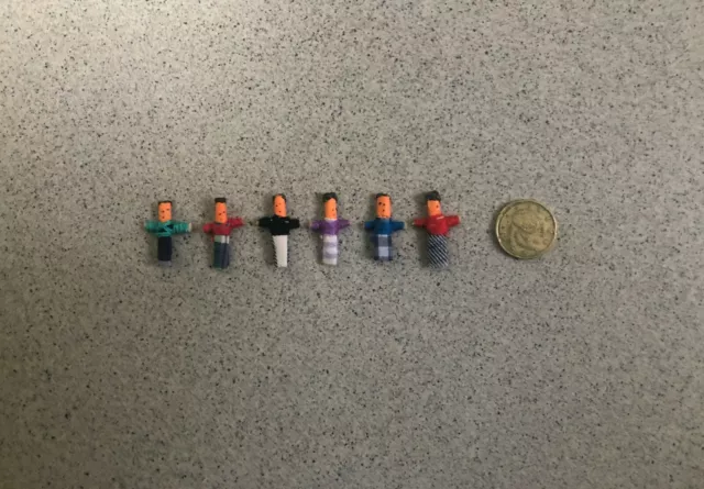 Lot de minuscules petites poupées miniatures, worry dolls