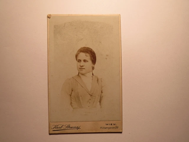 junge Frau - Portrait / CDV Atelier Beatrix Inhaber Karl Strunz Wien
