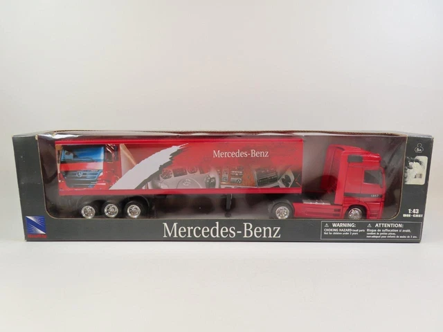 Camion MERCEDES-BENZ Actros REPSOL HONDA avec une échelle de