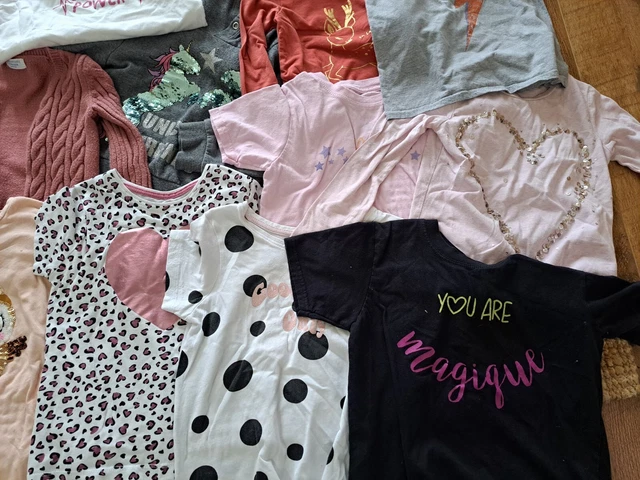 Huge BUNDLE of GIRLS CLOTHES age 5-6 years TSHIRTS leggings robe, jumpers 2