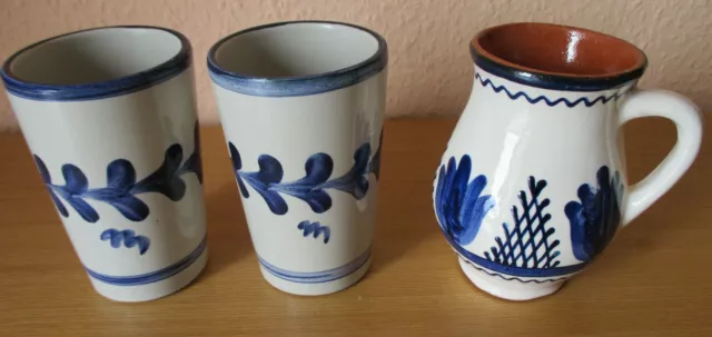 Steingut Steinzeug Keramik 2 Becher und kleiner Krug / Kanne / Vase mit Henkel