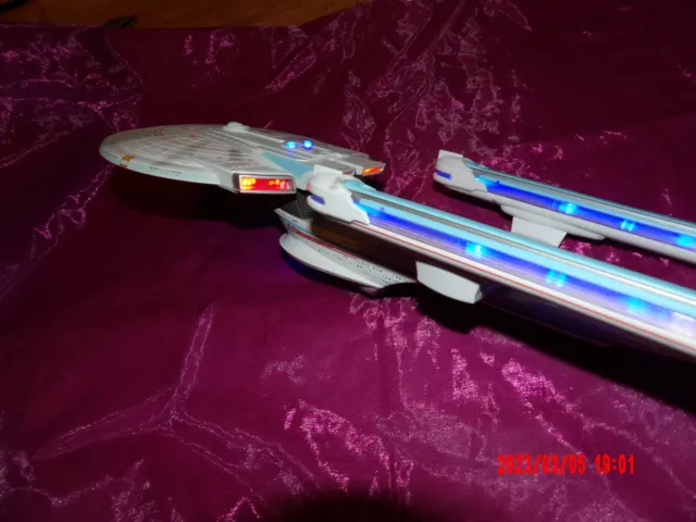 Enterprise B Battle damaged - Star Trek Generations - Diamond Select Art Asylum 2