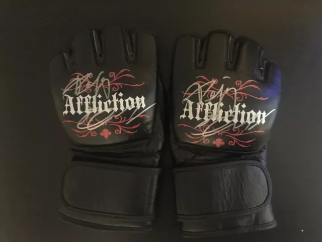 fedor emelianenko signed Affliction MMA Gloves (Authentic) med Fairtex fedor emelianenko signed Affliction MMA Gloves (Authentic) med Fairtex