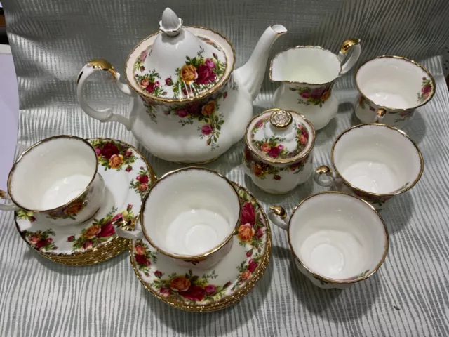 *Vintage Royal Albert 'Old Country Roses' Tea Set