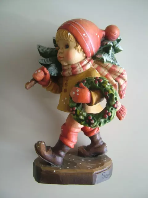 ANRI Holiday Cheer Weihnachten Junge Christbaum Sarah Kay Figur geschnitzt 16cm