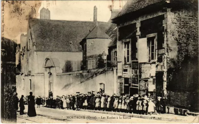 CPA Mortagne Orne - Les Ecoles a la Sortie (800265)