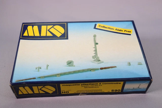 LE2331 MKD Alain Pras 540 train Ho 1/87 Maquette Accessoires gare marchandises