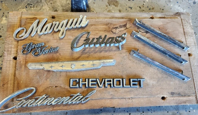 Vtg Hood Ornamet/emblems
