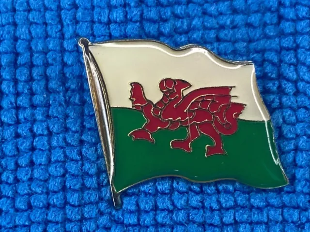Welsh Flag Metal Pin Badge - Collectable Enamel Pin Badge - Wales, Dragon