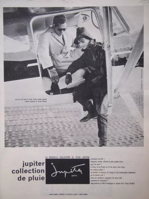 Publicité Gants Perrin Collection De Pluie Jupiter Aéroport De Toussus Le Noble