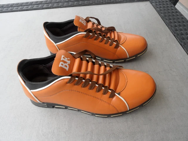 Chaussures neuves en cuir entièrement doublées de la marque By Far  taille 42 