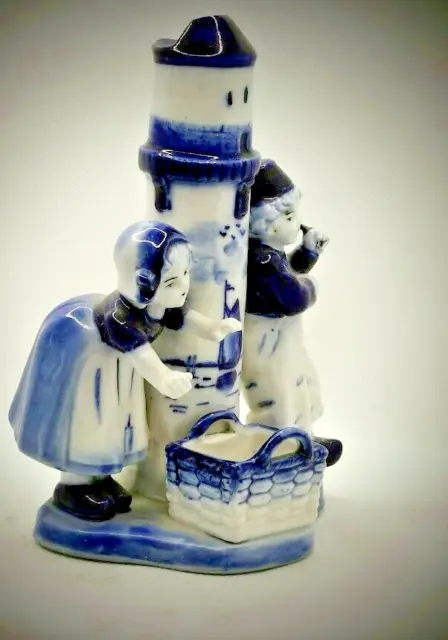 figurine en porcelaine émaillée Delft   Couple de pecheur au phare   h.16cm