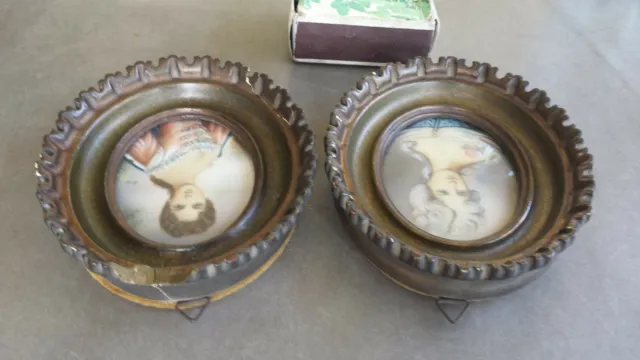 Ancienne paire de tableaux miniatures portrait de dames signés, verre bombé 2
