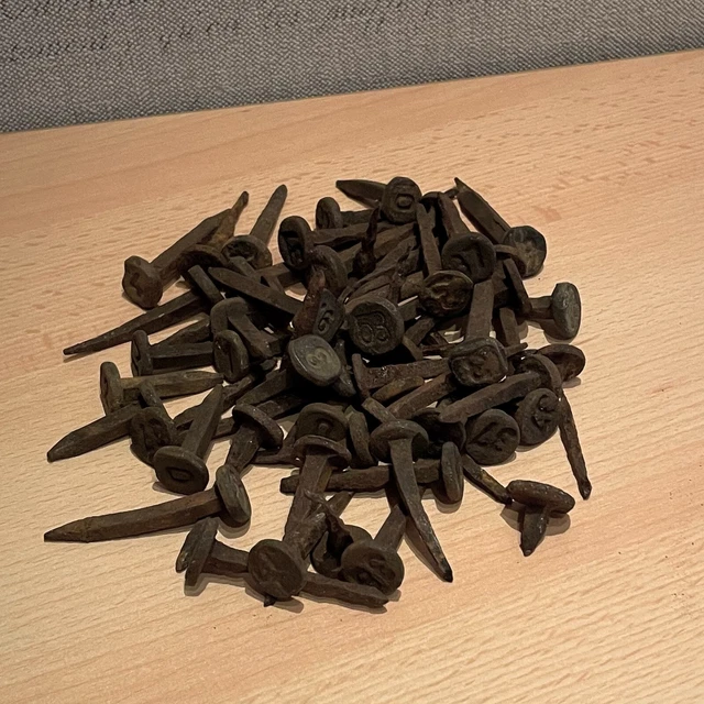 50 Stück, antike Schmiedenägel, mit Zahlen auf dem Nagelkopf