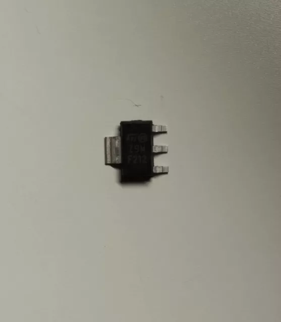  Z9M F212 ST Triac 600V , 1A , 10mA , SOT223 smd Neu