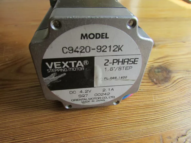 VEXTA C9420-9212K Stepping Motor Schrittmotor DC 4,2V   2,1A   1,8°/Step