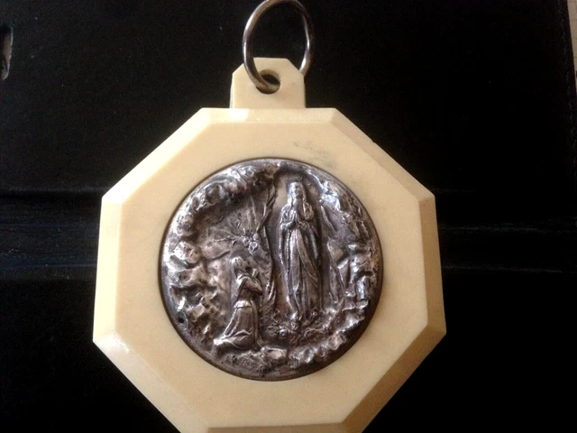 Médaille De Berceau Art Déco - Argent Sur Bakélite - Ange Chérubin L. De Helly