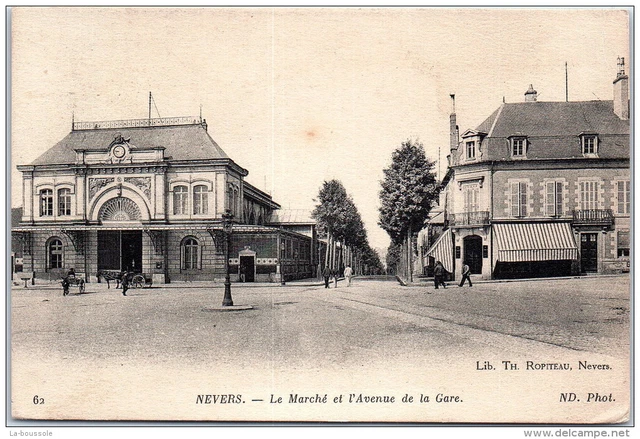 58 NEVERS - le marche et l'avenue de la gare