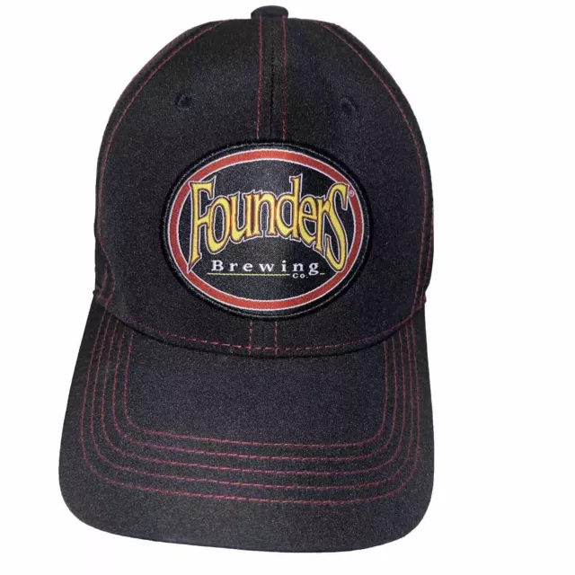 Founders Brewing Co Front of Black Sombrero Gorra Roja Topstitch Snapback Brew Para Nosotros