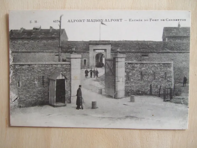 Cpa Alfort Maisons Alfort (94) Entrance Du Fort De Charenton. Animee Soldiers