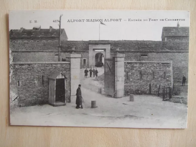 Cpa Alfort Maisons Alfort (94) Entrance Du Fort De Charenton. Animee Soldiers