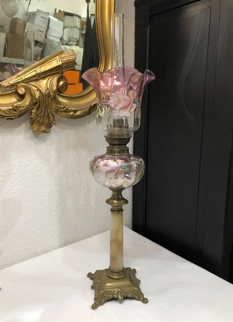 ANCIENNE LAMPE A PETROLE PORCELAINE DE PARIS DECOR FLEURS XIXéme EUR 25
