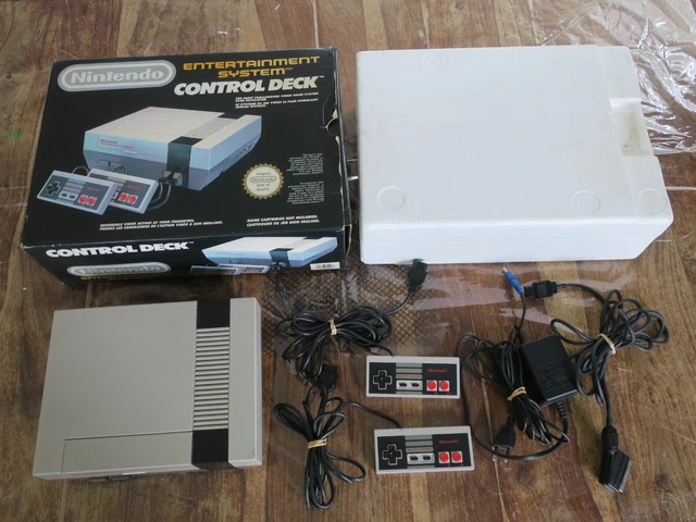 console NINTENDO NES  -   pack control deck -  en boîte