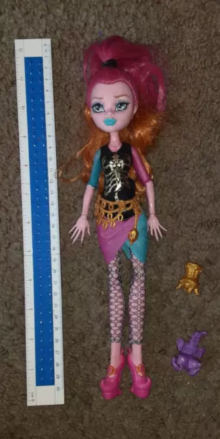 JOAPHIA ARTES E CIA: BONECA DRACULAURA EM E.V.A. 3D - MONSTER HIGH