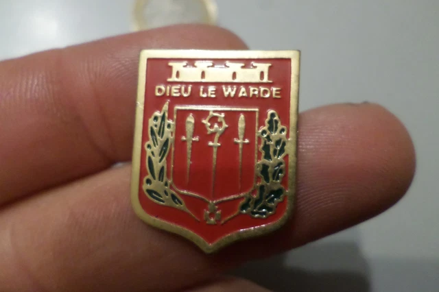 Vieille Broche émaillée “WINTER PARK” – Blason Suisse Vintage Pour Collection