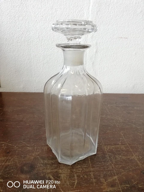 Ancienne carafe en cristal de Baccarat