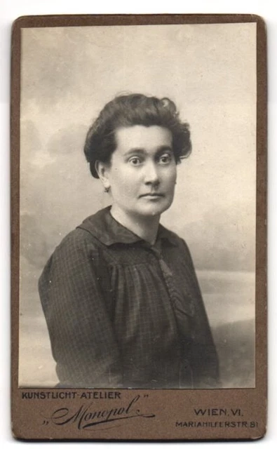 Fotografie Atelier Monopol, Wien, Mariahilferstr. 81, Junge Dame in modischer K