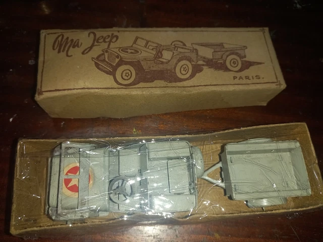 Jouet Vintage En Tôle Polichinelle Jeep Ford Willys Avec Remorque - Ancien, Occasion
