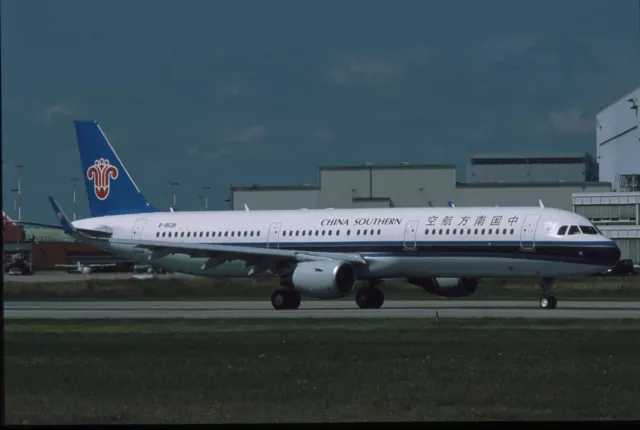 Aircraft Slide China Southern A321-211 B-8638