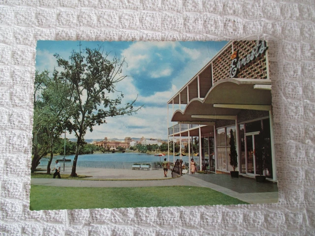 VINTAGE COLOUR POSTCARD,"TORRENS LAKE, ADELAIDE AUSTRALIA. m