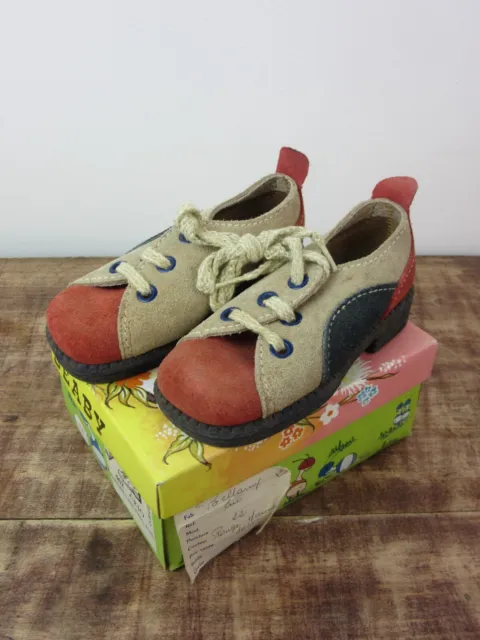 Chaussures de football pour Enfants Velcro Boucle Garçons et Filles  Primaire Pointe Antidérapante Respirant Chaussures de football  d'Entraînement 