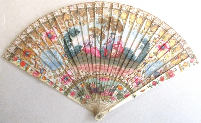 Éventail Ancien Peint Vers 1900 - Scène Bord De Mer Avec Oiseaux Et Cabines De Plage, Pièce De Collection