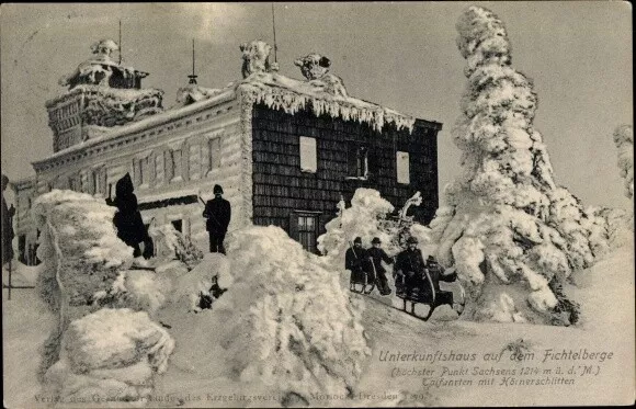 Ak Oberwiesenthal im Erzgebirge, Fichtelberg, Unterkunftshaus, Winter - 10504708