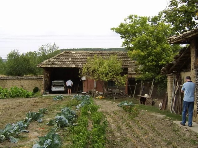 Bulgaria House with Land 1470 sqm  village of Sadina, region Targoviste