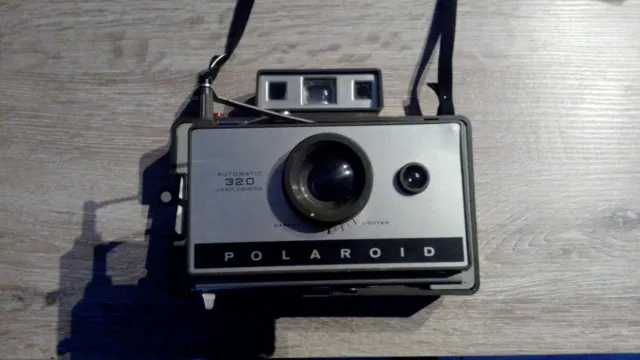 https://www.picclickimg.com/o4wAAOSwfuJlmW4N/Appareil-photo-automatique-polaroide-320-vintage.webp